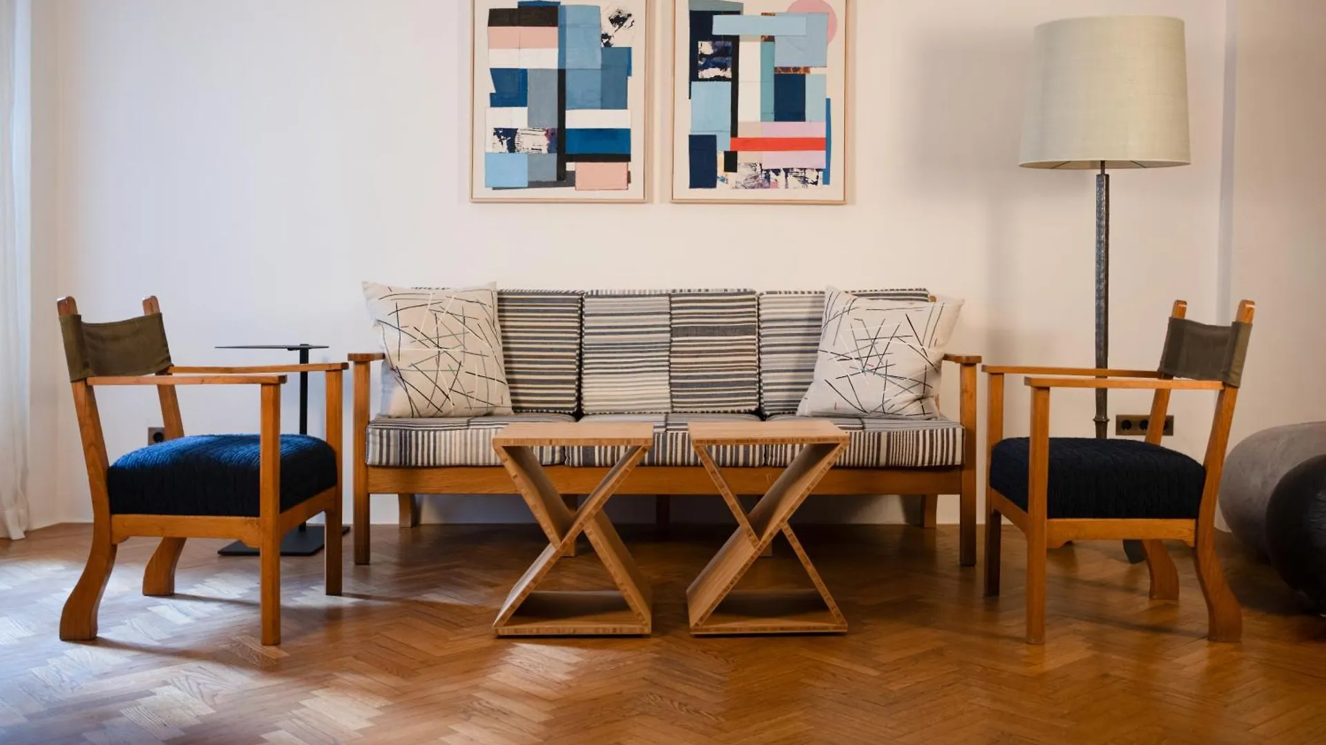 1 Bedroom Apartment In Central Munich contacts